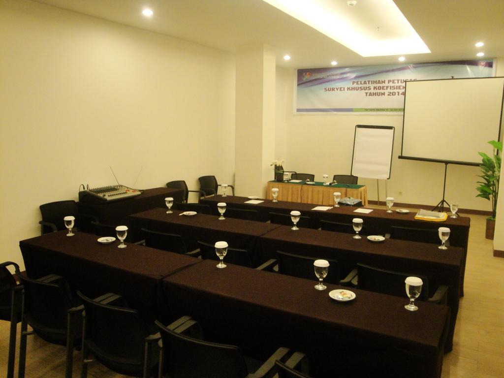 Top Hotel Manado By Gran Puri Exterior foto