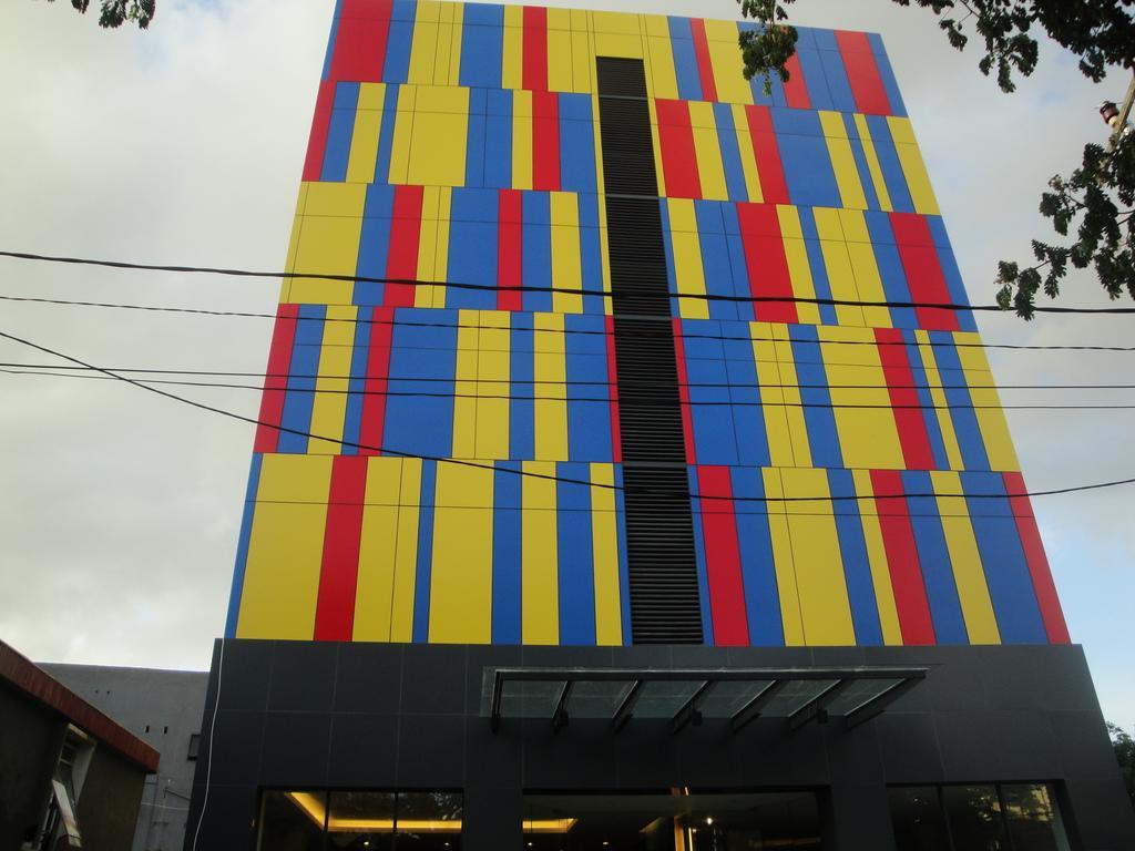 Top Hotel Manado By Gran Puri Exterior foto