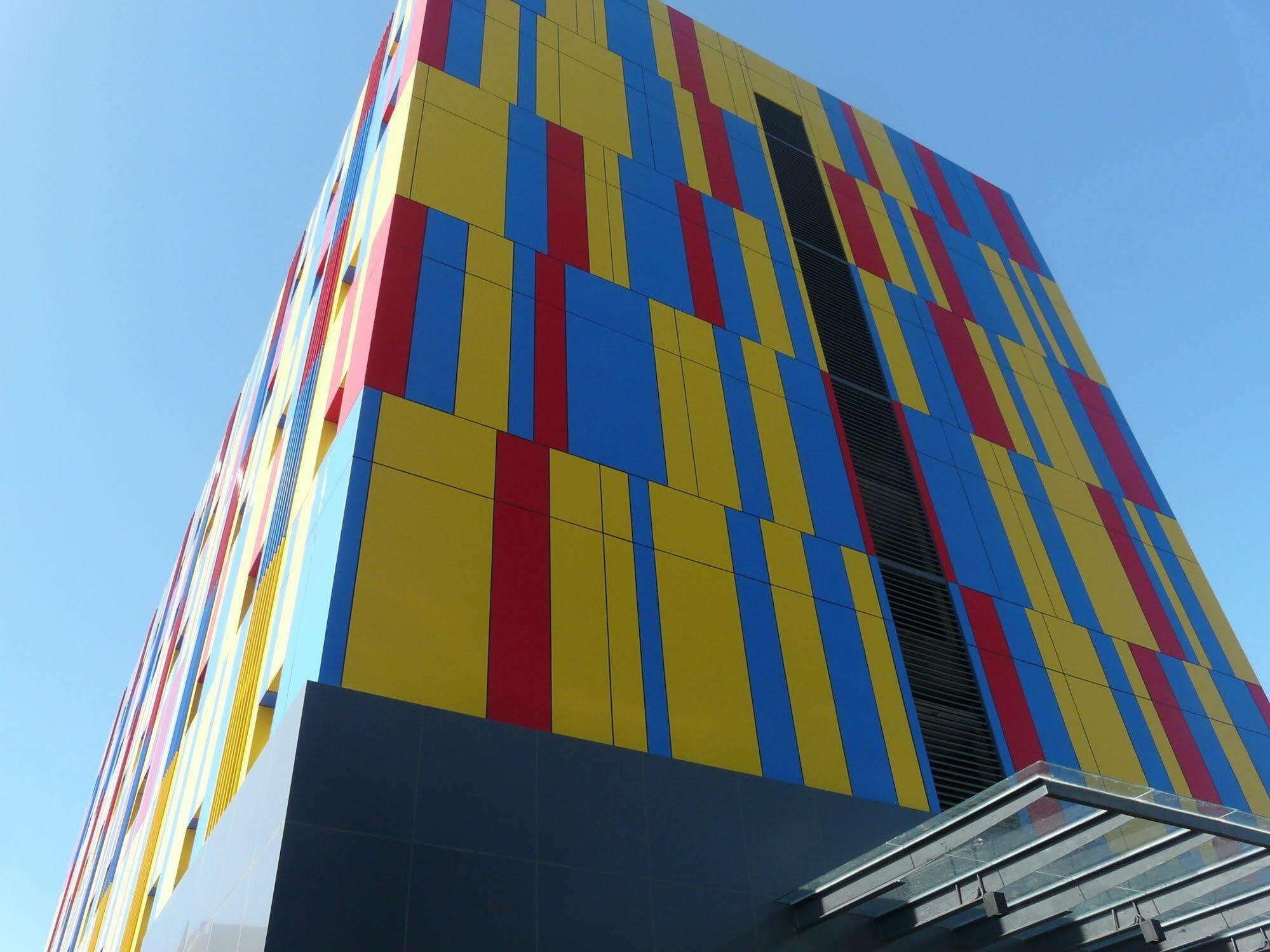 Top Hotel Manado By Gran Puri Exterior foto